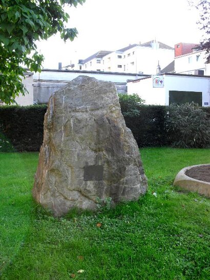 So kommt man zu Jüdischer Friedhof Arnoldsweilerstraße (düren) mit den Öffentlichen - Mehr zum Ort Hier