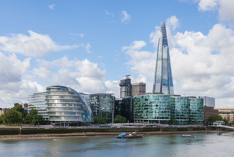 File:Ayuntamiento y Shard, Londres, Inglaterra, 2014-08-11, DD 079.JPG