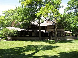 B. Harley Bradley House and Stable.JPG 