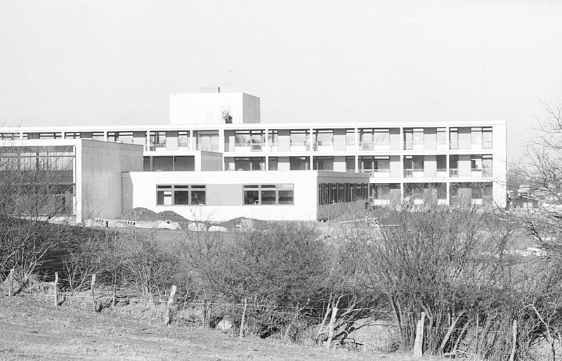 File:Behindertenzentrum des Deutschen Roten Kreuzes (DRK) in der Henry-Dunant-Straße 1 in Raisdorf (Kiel 54.106).jpg