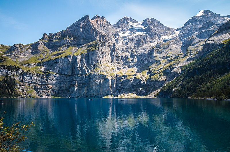 File:Bergsee Oeschinen.jpg