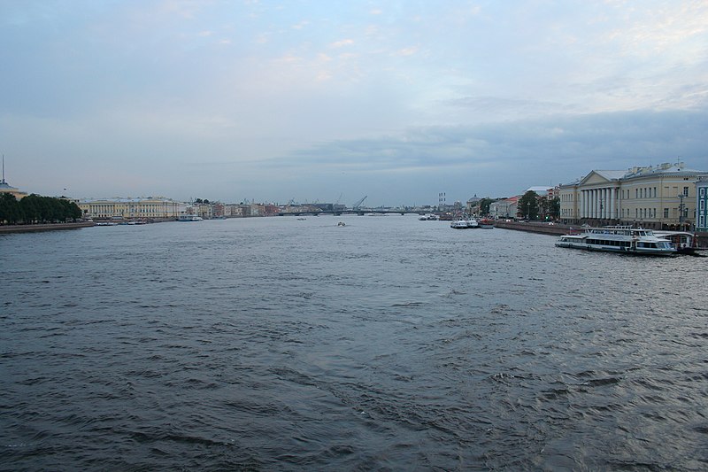 Datei:Big Neva from Palace Bridge.jpg