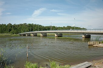 Bron över till Björnön.
