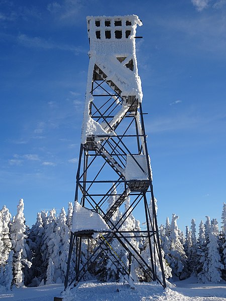 File:Blue Mountain fire tower (NY) frosted in winter 04.jpg