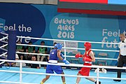 Deutsch: Boxen bei den Olympischen Jugendspielen 2018 Tag 12, 18. Oktober 2018 - Finale Leichtgewicht Mädchen – Junioren-Weltmeisterin und dreifache Juniorinnen-Europameisterin Caroline Sara DuBois (Großbritannien, blau) schlägt Juniorinnen-Asienmeisterin Porntip Buapa (Thailand, rot). English: Boxing at the 2018 Summer Youth Olympics on 18 October 2018 – Girls' lightweight Gold Medal Bout – Caroline Sara DuBois (Grat Britain, blue) wins over Porntip Buapa (Thailand, red). Español: Boxeo en los Juegos Olímpicos Juveniles de Verano de 2018 en 18 de octubre de 2018 - Combate de medalla de oro de peso ligero para niñas - Caroline Sara DuBois (Gran Bretaña, azul ) gana sobre Porntip Buapa (Tailandia, rojo).