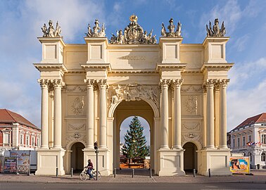 Brandenburger Tor Potsdam November 2013.jpg