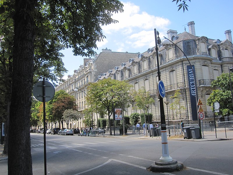 File:Buildings along the Champs-Élysées 2.jpg