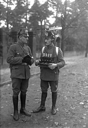 Policiers berlinois équipés d'un radio-émetteur, octobre 1923