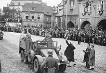 Begrüßung der einmarschierenden deutschen Truppen am 9. Oktober 1938