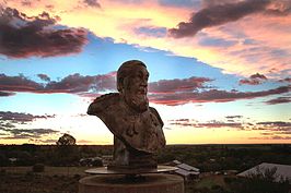 Buste van Paul Kruger kijkt uit over Orania.