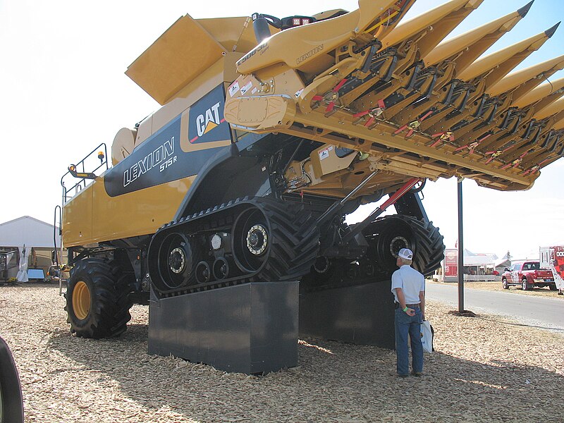 File:CAT Lexion 575.jpg