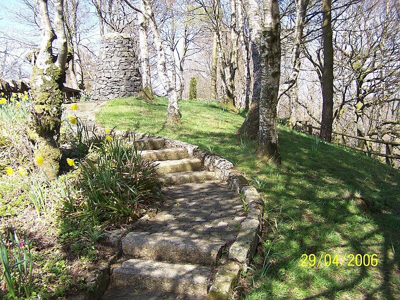 File:Cairn path.JPG