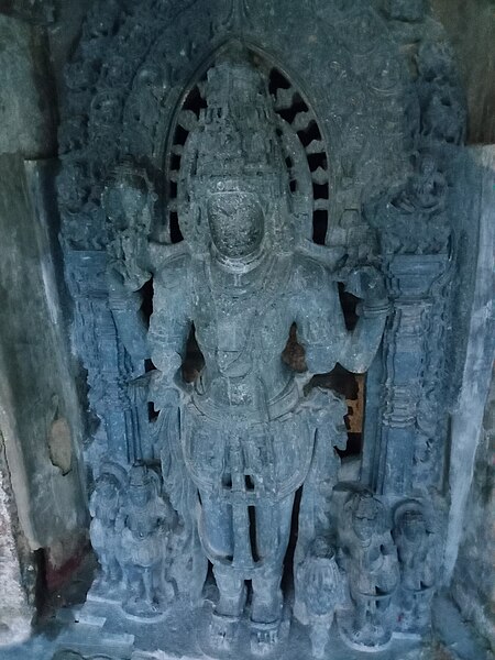 File:Carvings, Chennakesava Temple 10, Belur, Karnataka 05.jpg