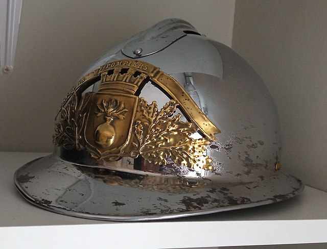 Casco de bombero - Wikipedia, la enciclopedia libre