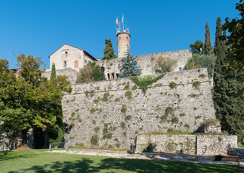 File:Castle of Brescia (11).jpg