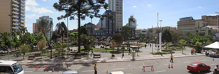 Panoramic view of the square from the Cathedral stairs. Caxias-centro.jpg