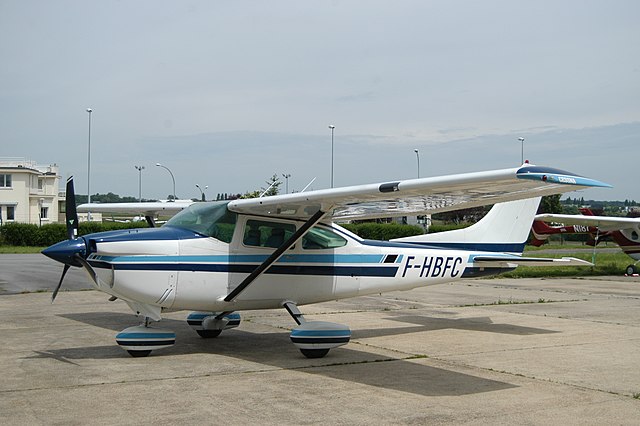 640px-Cessna_182Q_F-HBFC_SMA.jpg