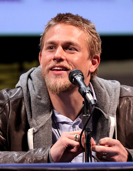 File:Charlie Hunnam by Gage Skidmore 2.jpg