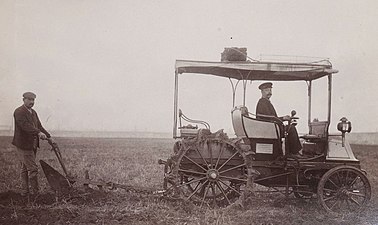 Charrue automobile en 1901.