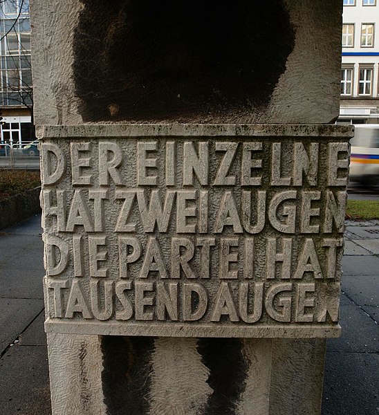 File:Chemnitz-Partei-Denkmal2.jpg