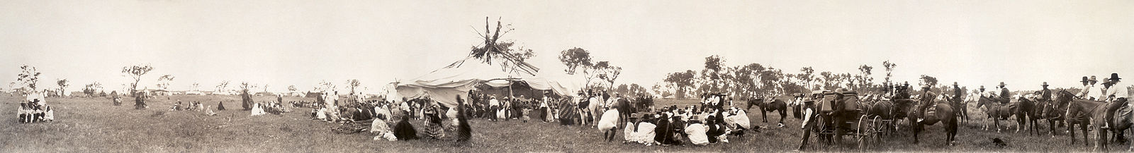 Zonnedansbijeenkomst bij de Cheyennes omstreeks 1909.