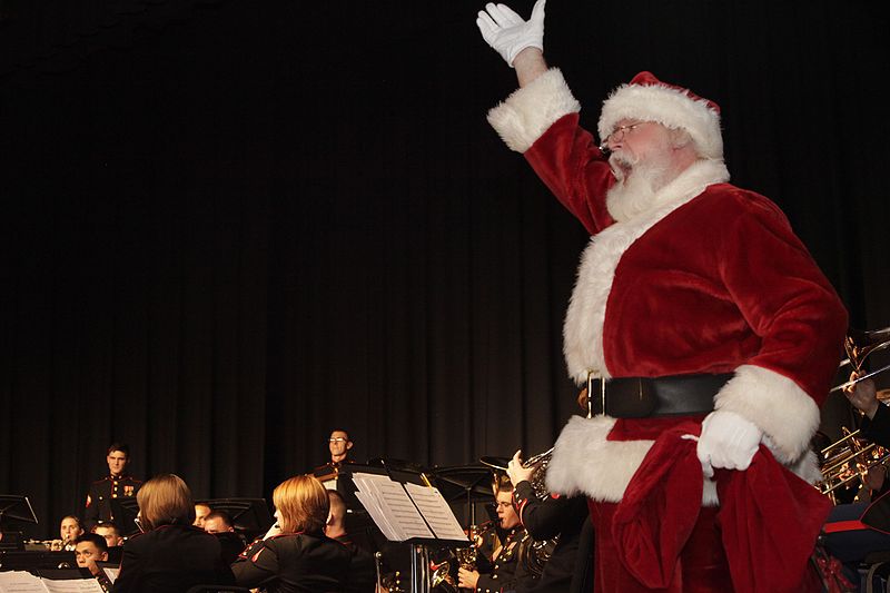 File:Christmas concert crescendos at Cherry Point 111209-M-XK427-978.jpg