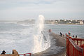 Vague sur la digue