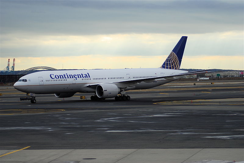 File:Continental Airlines Boeing 777-224ER, N77014@EWR,07.02.2008-499be - Flickr - Aero Icarus.jpg