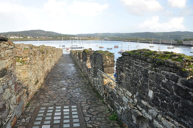 File:Conwy town walls (8053).jpg