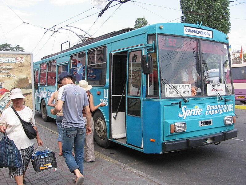 File:Crimean 52 Simferopol-Alushta-Yalta inter-city trolleybus in Simferopol.jpg