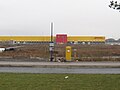 DHL i BusStop Mönchhofallee.JPG