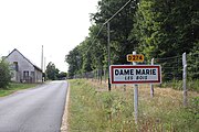 Panneau d'entrée de Dame-Marie-les-Bois, Route de Mesland, photo prise en face du lavoir.