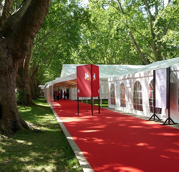 File:Das Festival des deutschen Films wird seit 2005 im Sommer in zwei Kinozelten veranstaltet. - panoramio (1).jpg