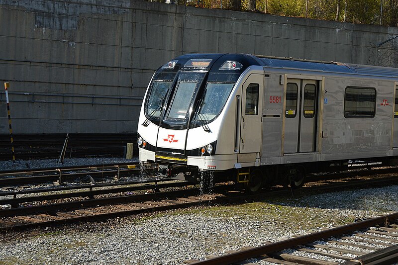 File:Davisville TTC Rocket 5881 washed.JPG