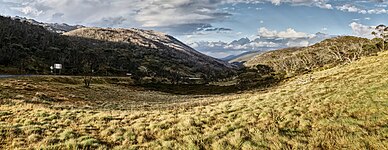 Dead Horse Gap, overlooking the Thredbo Valley Dead Horse Gap Panorama facing north-east, NSW.jpg