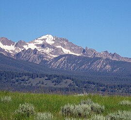 Decker Peak'in güneydoğudan görüntülenen bir fotoğrafı
