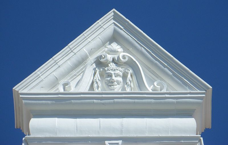 File:Decorative Gable at the former Belgrave Hotel, bottom of West Street, Brighton.JPG