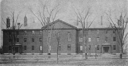 Divinity Hall, Escuela de Teología de Harvard, Cambridge, Massachusetts, 1826. Diseñado por Sumner y Solomon Willard.