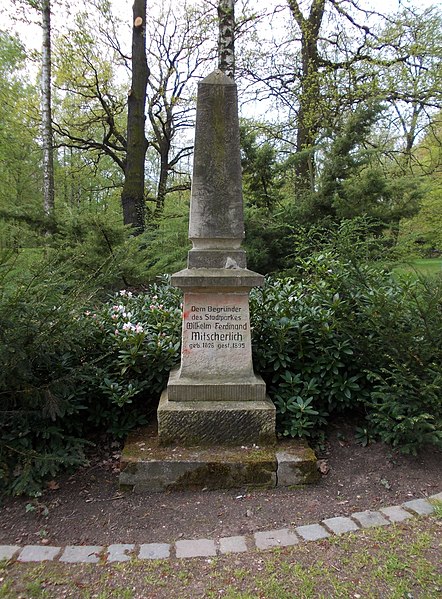 File:EilenburgMitscherlichdenkmal.JPG