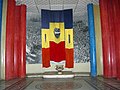 Drapele cu gaură la Muzeul Militar din București.
