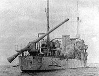 駆逐艦エンゲルスの艦尾部に搭載された305mm無反動砲
