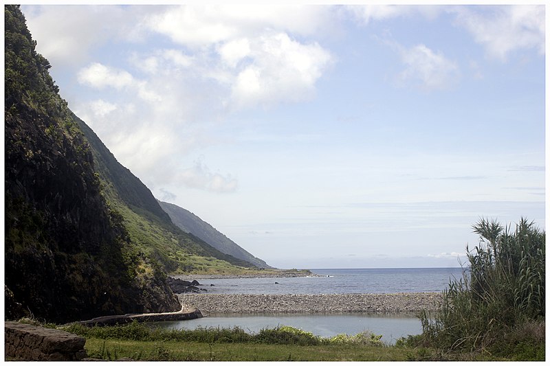 File:Fajã do Santo Cristo - panoramio (10).jpg