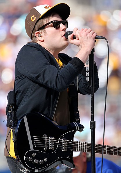 Stump performing with Fall Out Boy in 2016