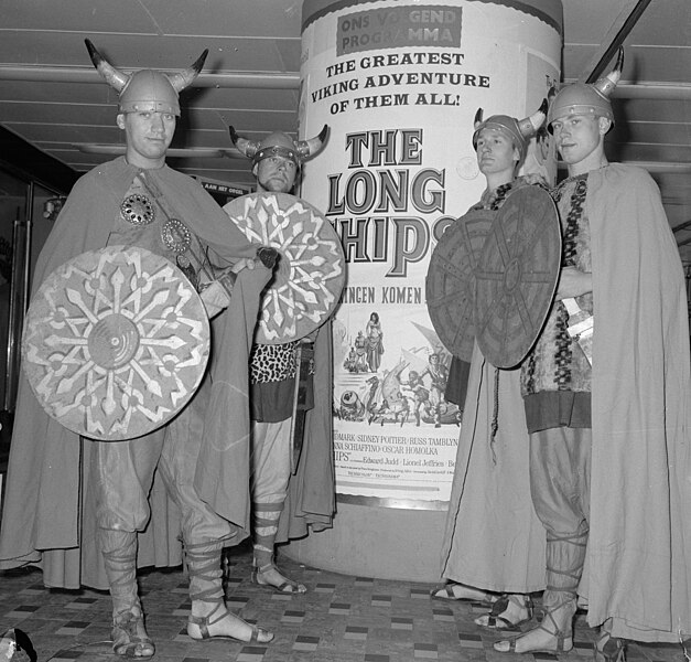 File:Filmreclame De mars van de Vikingen over het Gartmanplantsoen te Amsterdam Opd, Bestanddeelnr 916-8776.jpg