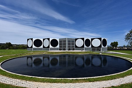 Fondation Vasarely avec bassin