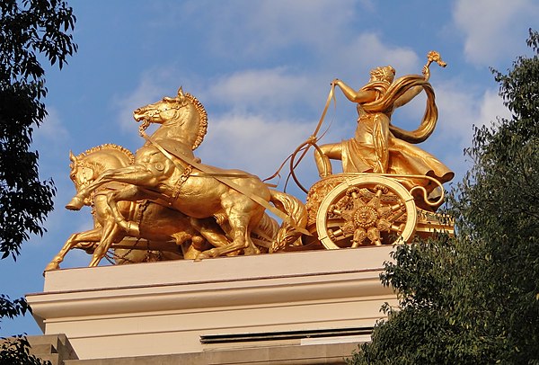 Quadriga de l'Aurora on the top of the Font de la cascada