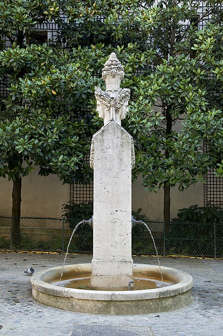 Fontaine Marché aux Carmes abondance commerce