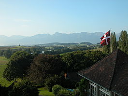 Gerzensee - жалауша, тау.jpg