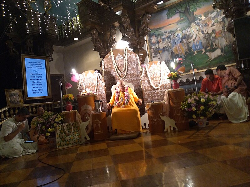 File:Girijaj Swami Maharaja Iskon Khrsna temple 2023 (1) 15.jpg