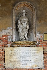 Santo Vescovo, statua gotica nel portico proveniente dalla Chiesa dei Santi Biagio e Catatldo